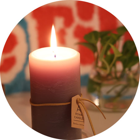 ろうそくに火がともる様子