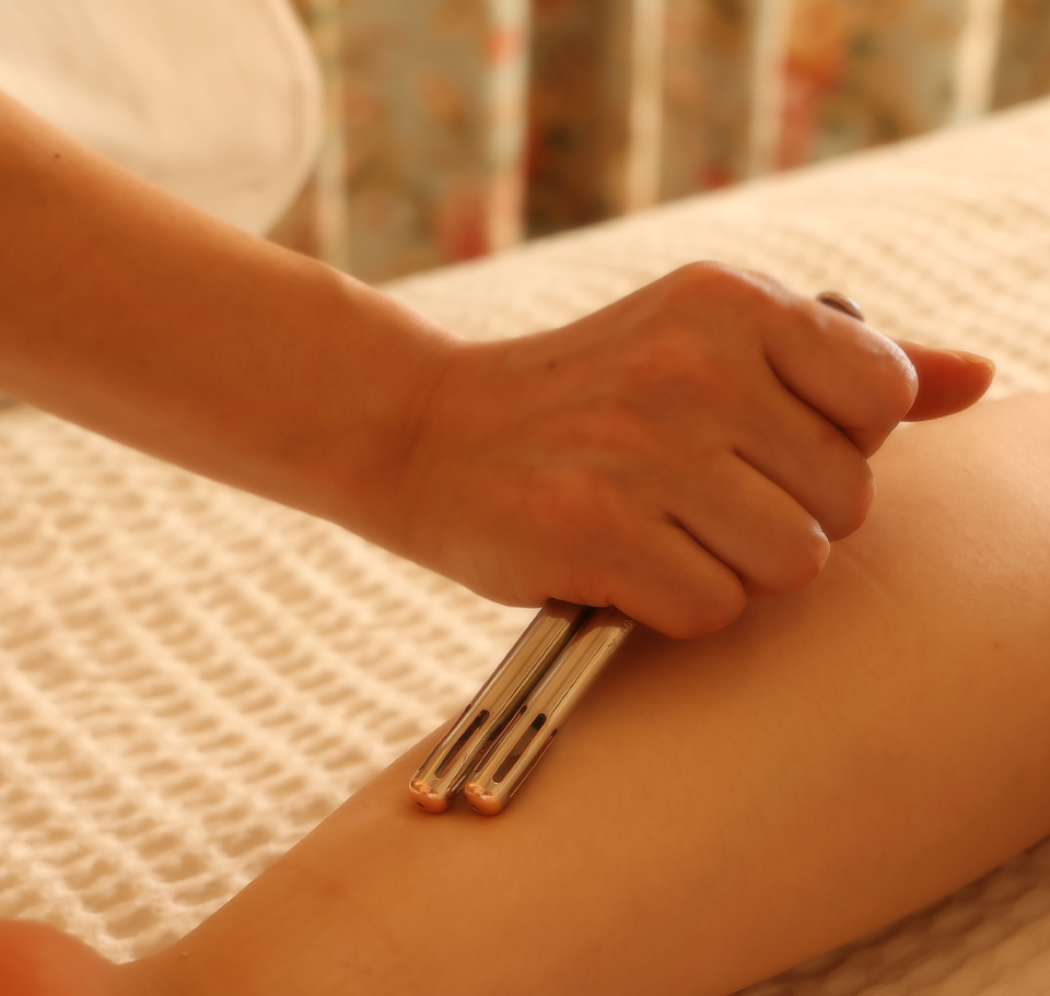 足のイトオテルミー施術の様子